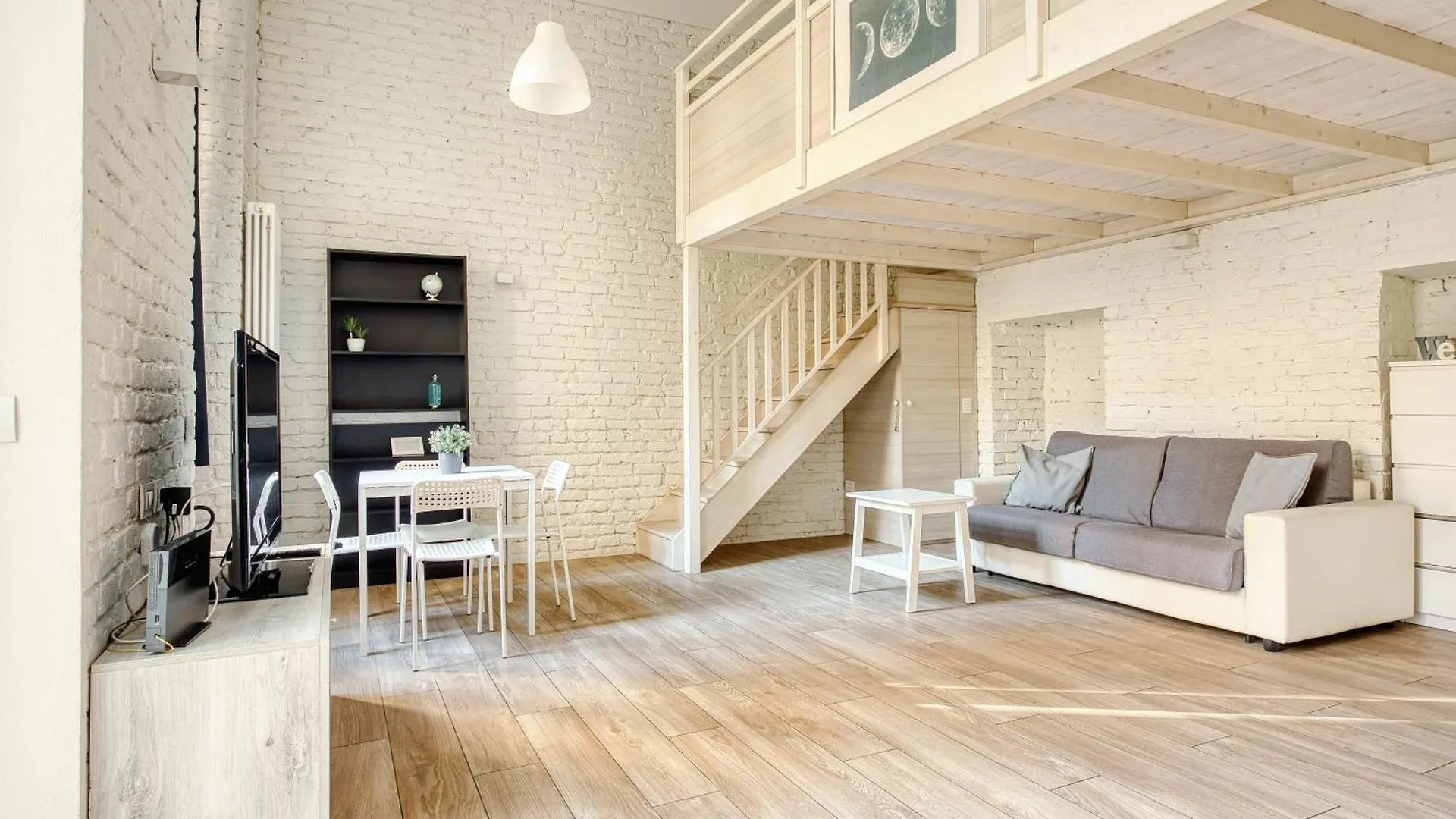 Modern Loft Near Bosco Verticale location