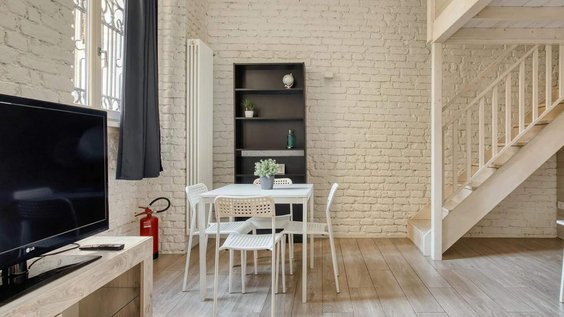 Modern Loft Near Bosco Verticale Milan Apartment